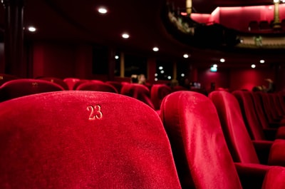 23号红色电影院座位
